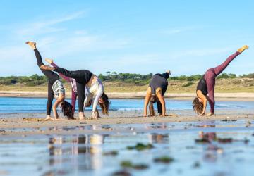 Yoga à la plage à St-Denis : les Seulières