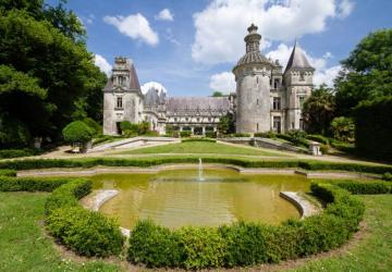 Vue d'ensemble du chateau d'usson à Pons