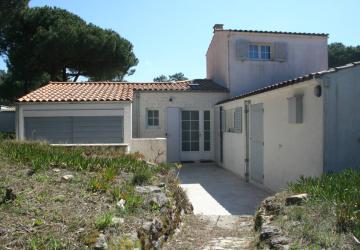 arrière de la maison avec douche de retour de plage